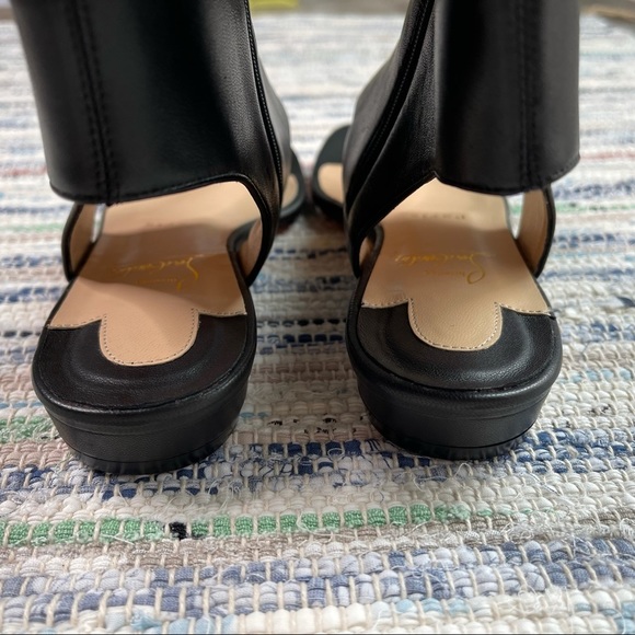 Christian Louboutin From Sand Flat Leather Sandals - Picture 9 of 16